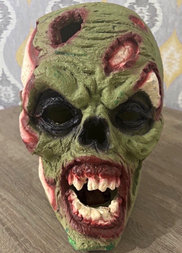 Giant scary zombie skull head - zombie,
